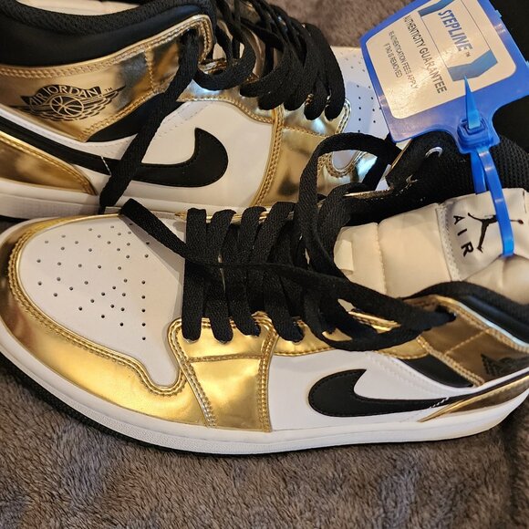 Nike Air Jordan 1 Mid SE “Metallic Gold/Black-White” – Men’s 7 / Women’s 9 NWT - Picture 4 of 7